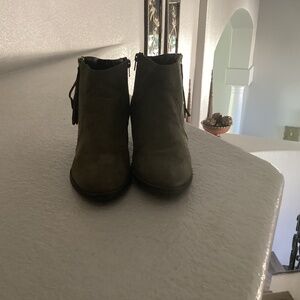 Soda Women Faux Suede Ankle Boots, Size 10, Color Green NEW